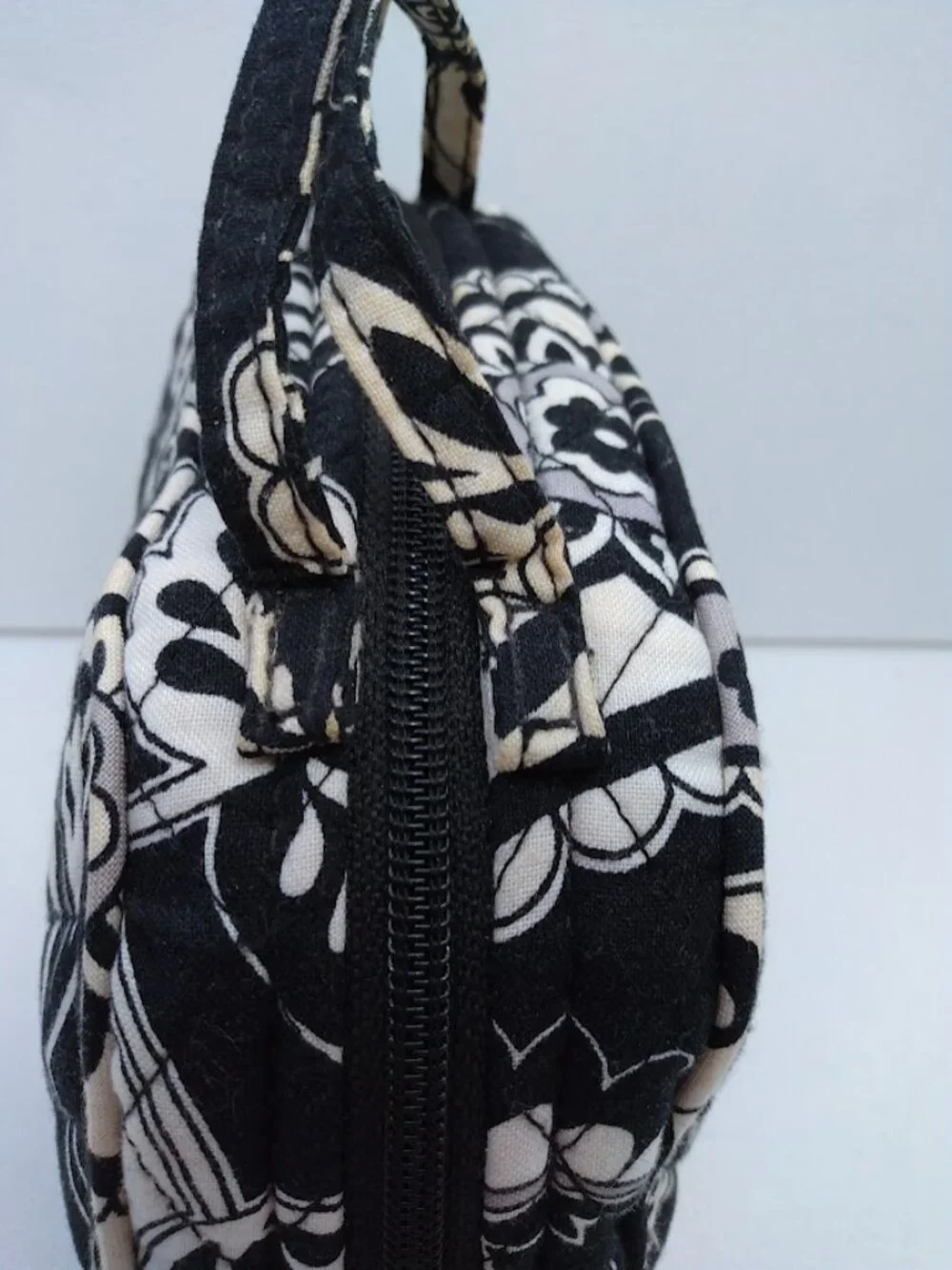 Vera Bradley Jewelry & Cosmetic Travel Bag Black Gray & White Handles FLAWS
